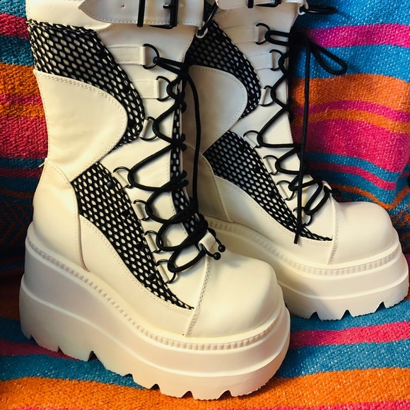 demonia rise up platform boots